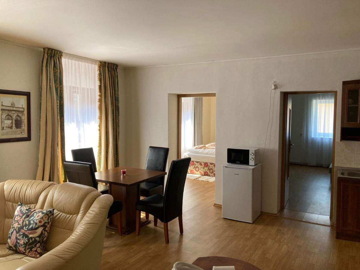 Country House & Restaurant Hronec Екстериор снимка