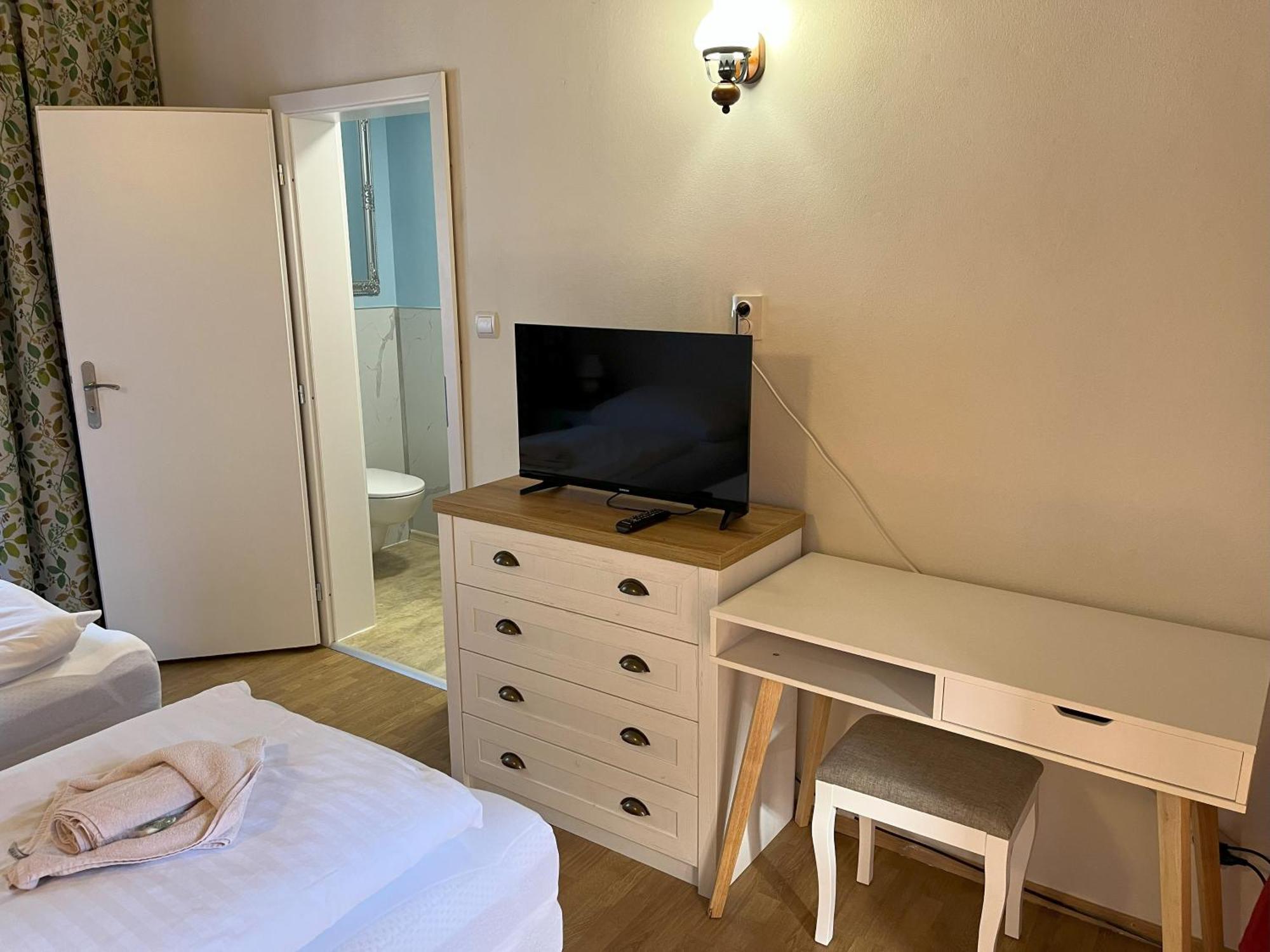 Country House & Restaurant Hronec Екстериор снимка