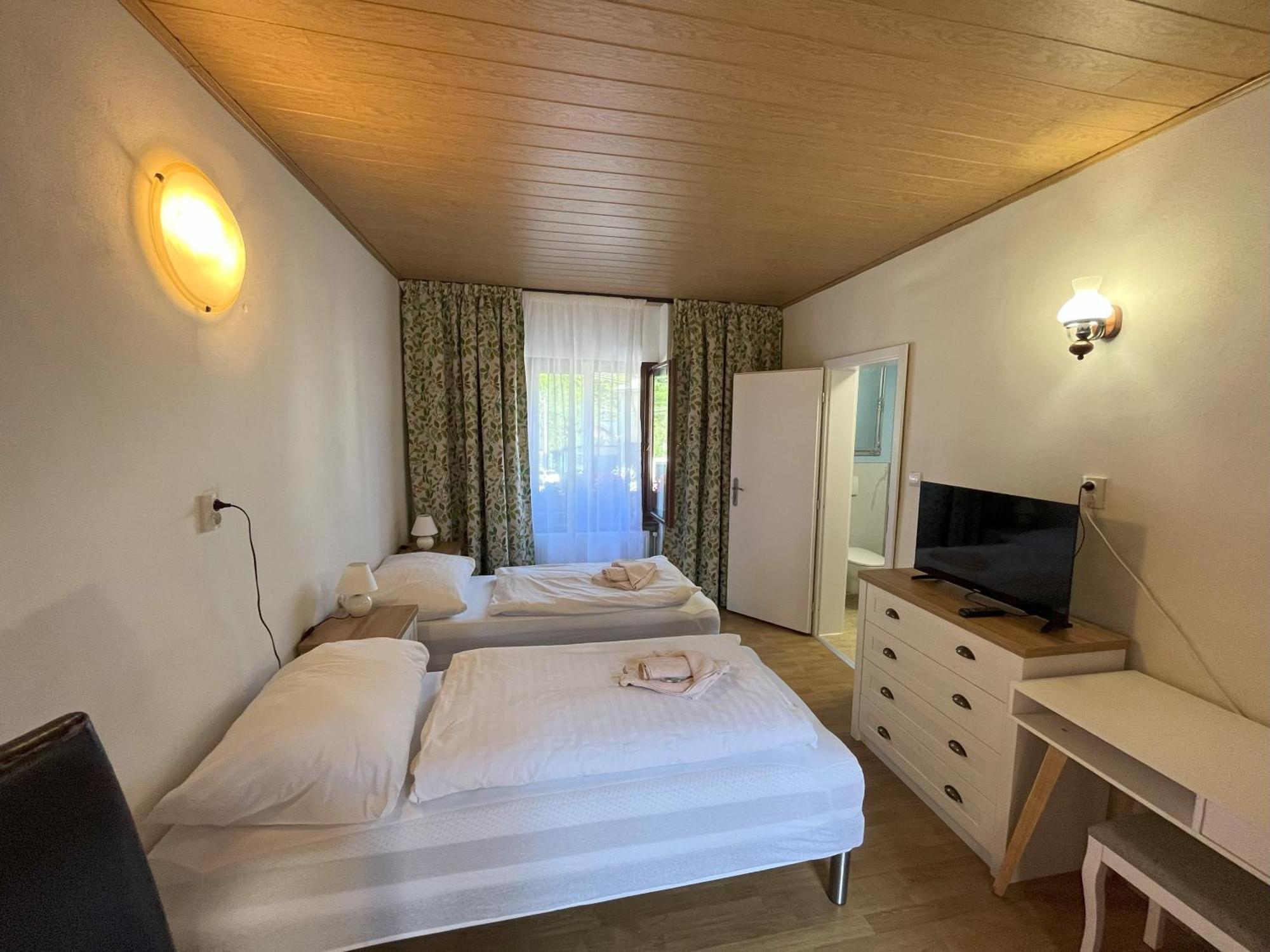 Country House & Restaurant Hronec Екстериор снимка